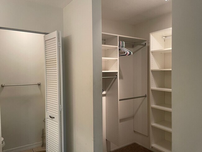 Building Photo - Updated Condo with Modern Comfort & Resort...