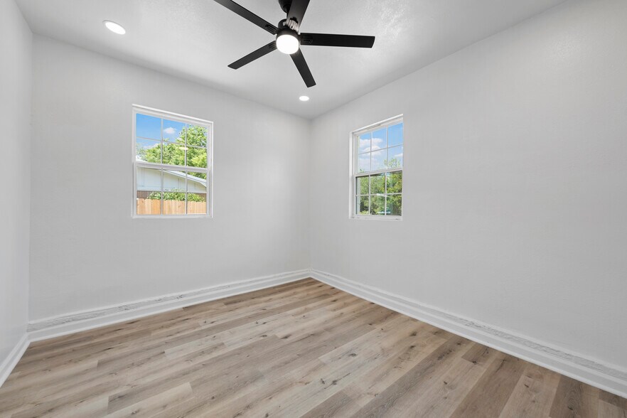 Building Photo - 4100 N 30th St