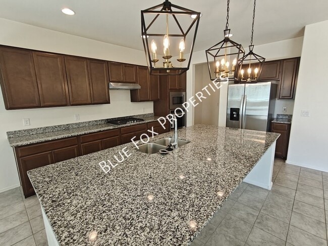 Building Photo - 5525 W Lazy Farm Dr