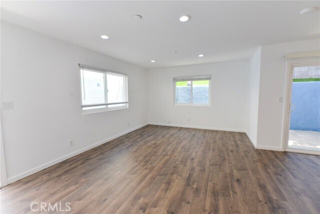 Building Photo - 257 Avenida Victoria