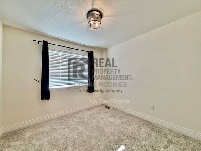 Building Photo - 1203 Bon Homme Richard Dr