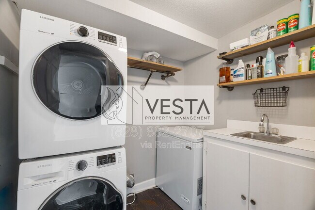 Building Photo - 4 Riddle Rd