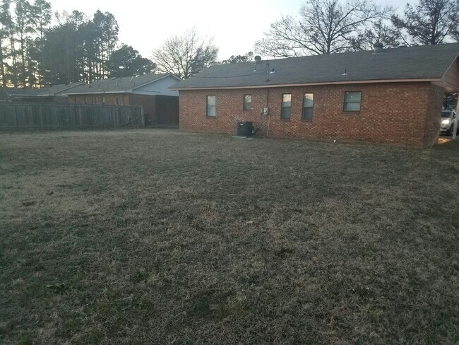 Primary Photo - 909 Grimes St