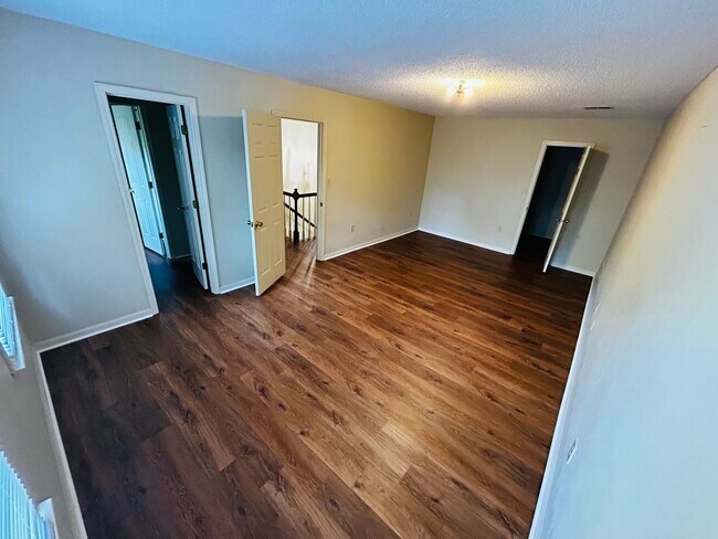 Building Photo - 709 Pineapple Pointe