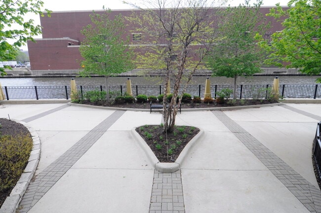 Building Photo - 700 N Larrabee St