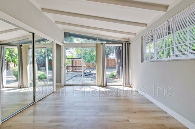 Building Photo - 18850 Newsom Ave