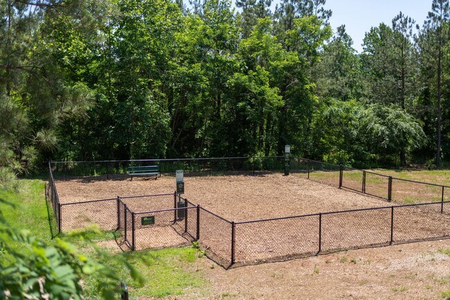 Building Photo - 3 Bedroom Flat, End unit Apartment - Available at Woodlands with $500 deposit. Ask your leasing a...