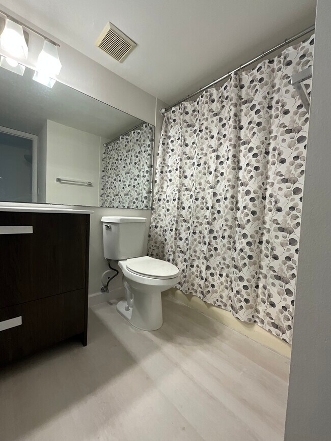 Building Photo - 4816 N State Road 7