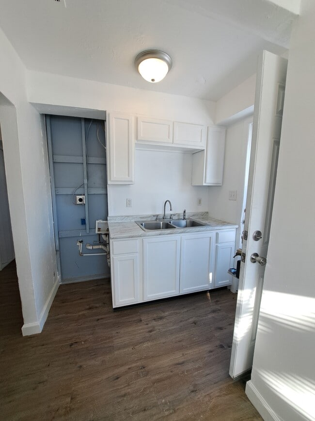 Building Photo - 2251 Martin Ave