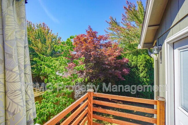 Building Photo - 2115 NW 143rd Cir