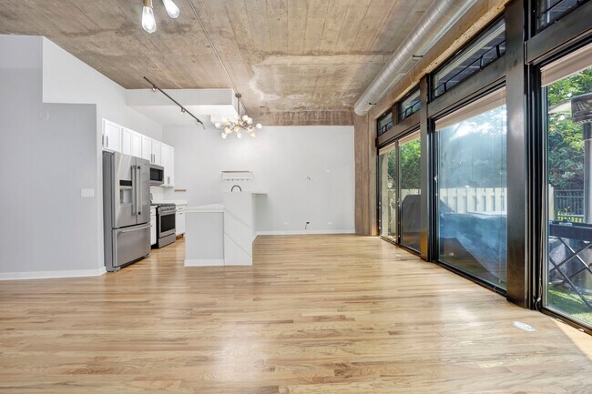 Building Photo - 1111 W 15th St