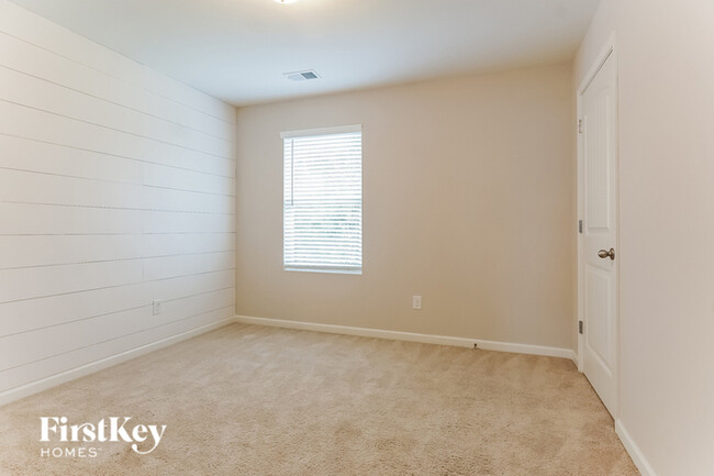 Building Photo - 220 Polo Field Way