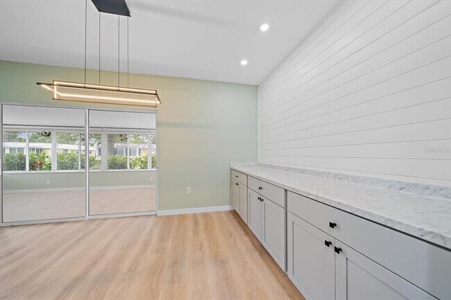 Building Photo - 5865 Tidewood Ave