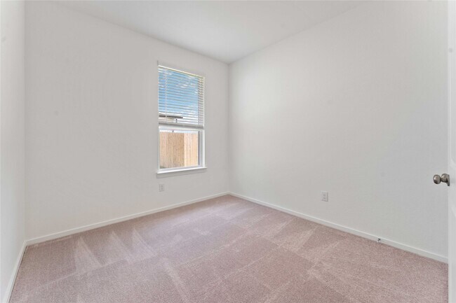 Building Photo - 24649 Cascade Haven Rd