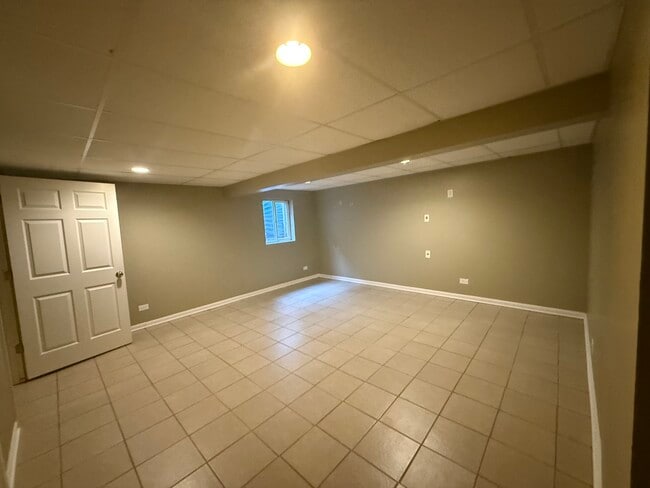 Building Photo - 10S328 Jamie Ln