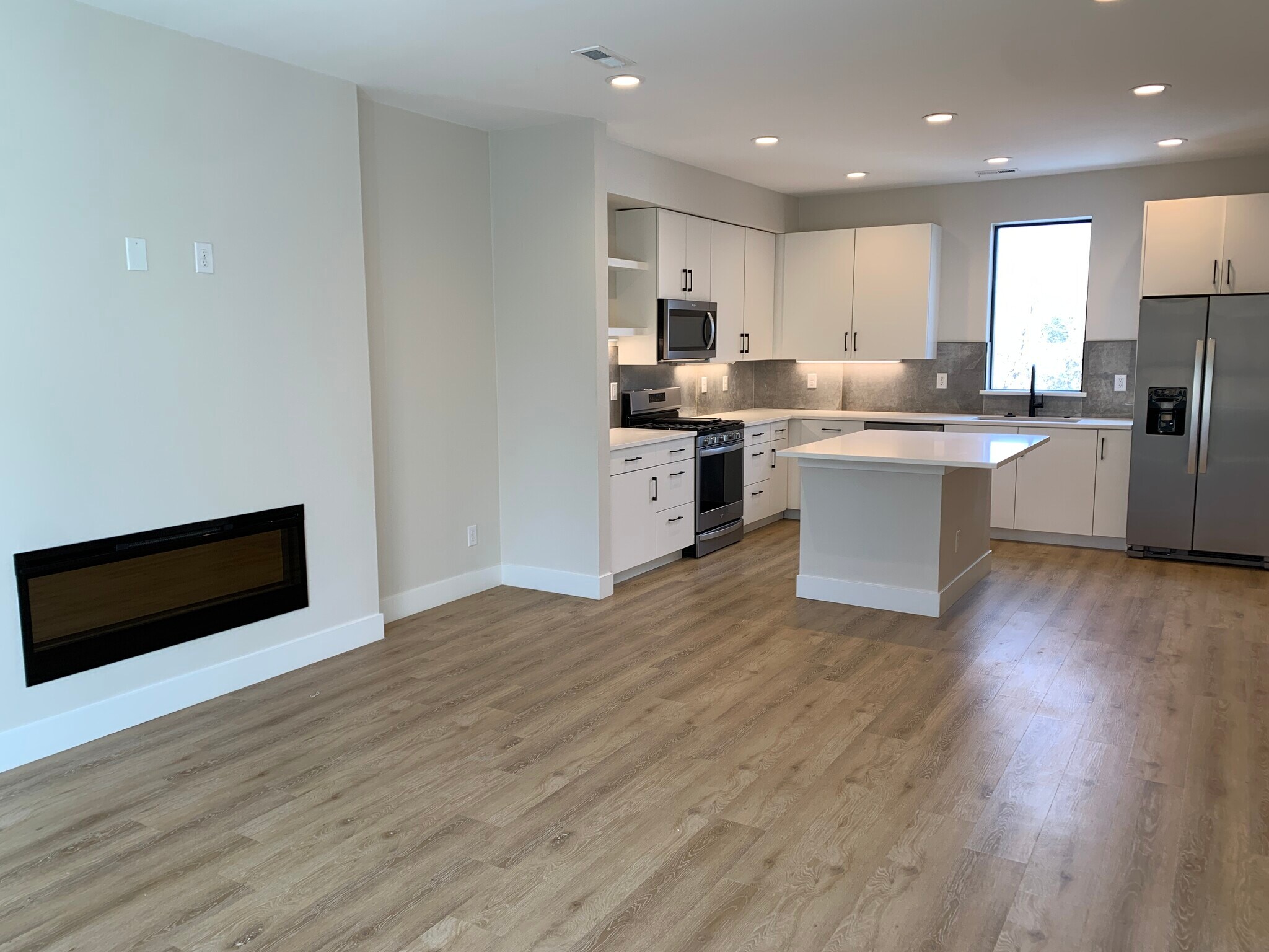 Building Photo - 5599 S Curtice St