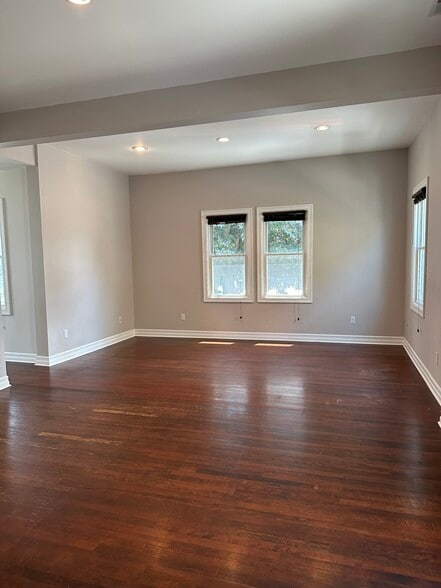 Building Photo - 125 Division St