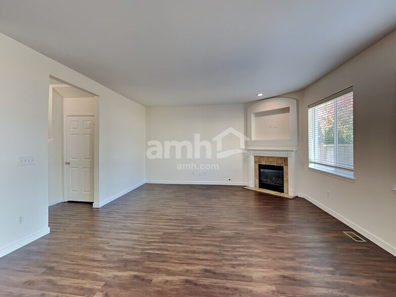 Building Photo - 11127 184th Street E