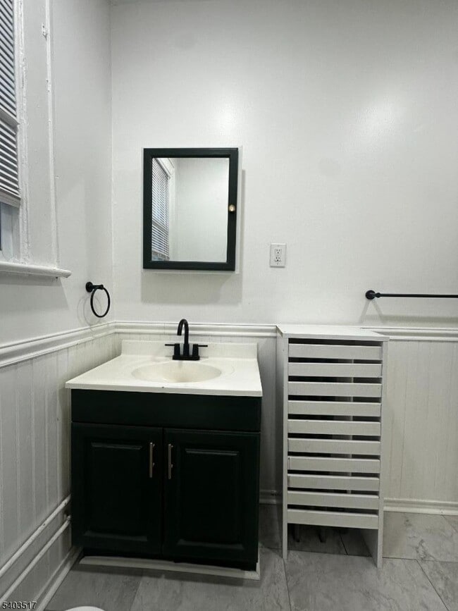 Building Photo - 61 Wainwright St