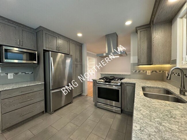 Building Photo - 5406 Gainsborough Dr