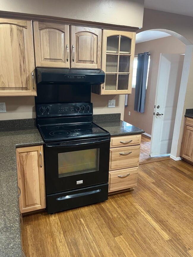 Building Photo - Beautiful 4 Bedroom 3 Bathroom house in Be...