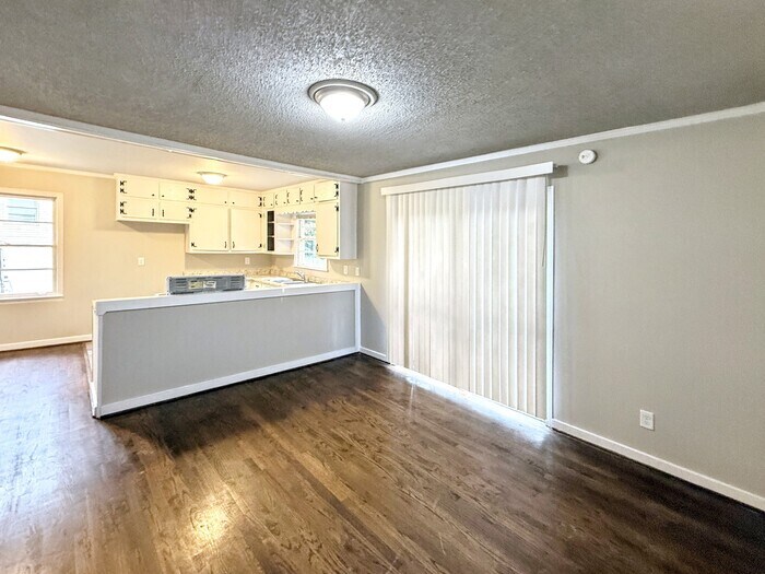 Building Photo - 1317 5 Mile Rd