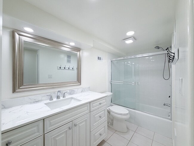 Building Photo - Lower Unit | 1 Bed 1 Bath Silverstrand | Unfurnished