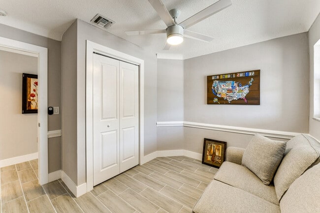 Building Photo - 2473 Yorkshire Dr