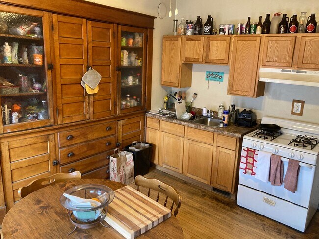 Building Photo - 601 E Burleigh St