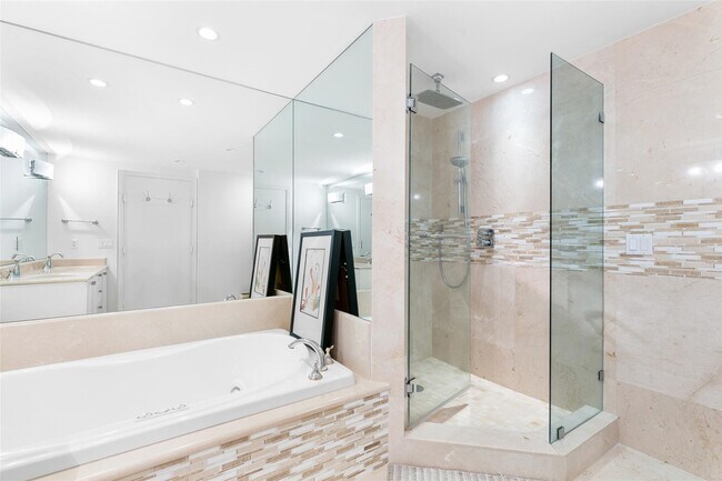 Building Photo - 2110 N Ocean Blvd