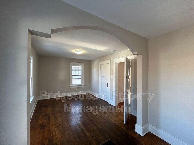 Building Photo - 517 Kenilworth Ave