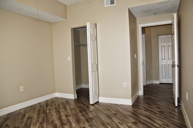 Building Photo - 5500 Bentgrass Dr