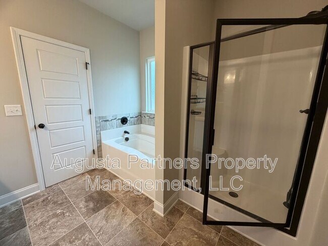 Building Photo - 1008 Swan Ct