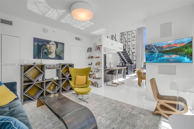 Building Photo - 200 Biscayne Blvd Way