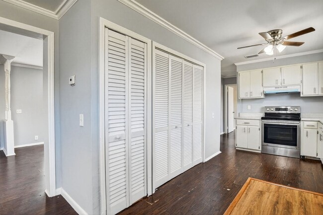 Building Photo - Beautiful 3/2 Available in the Heart of Boynton