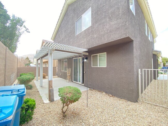 Building Photo - Wonderful two-story single-family house
