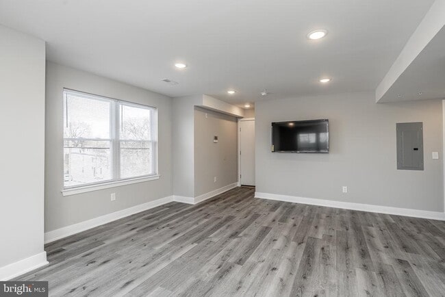 Building Photo - 616 Union St