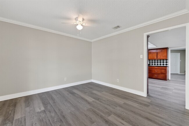 Building Photo - 4002 Cedar Ridge Ct