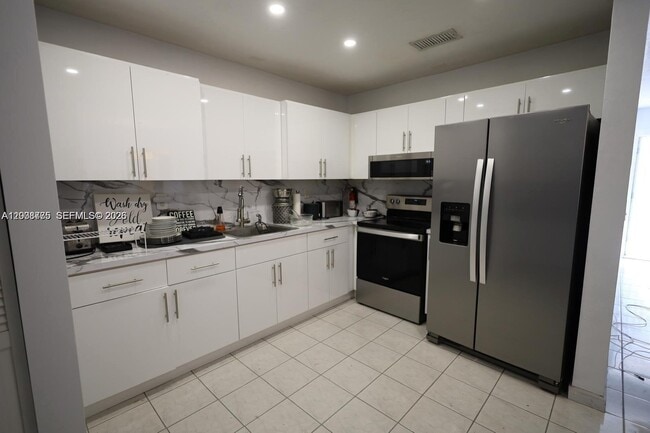 Building Photo - 4306 SW 131st Ave