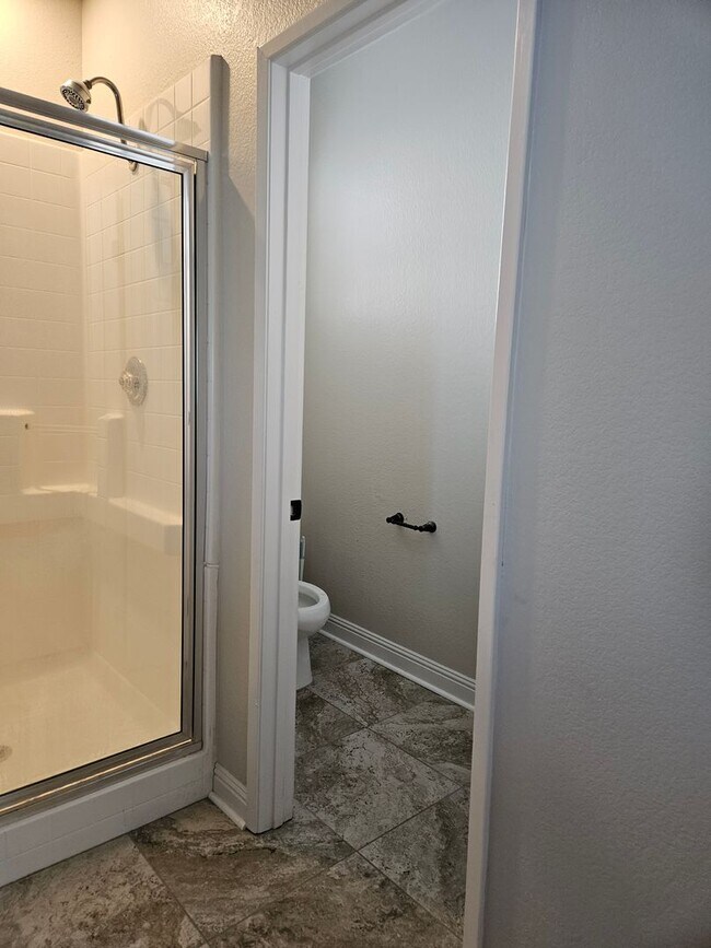 Building Photo - 13141 High Crest Rd