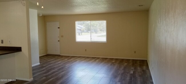 Building Photo - 8 Castle Manor Dr