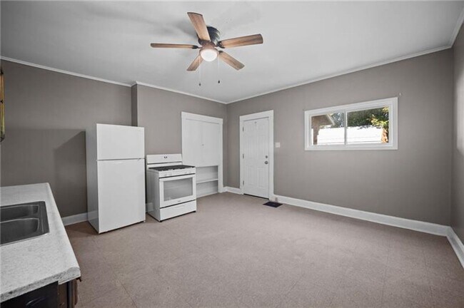 Building Photo - 2 bedroom 1 bath