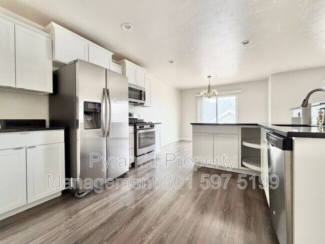 Building Photo - 15122 Gallant Dr
