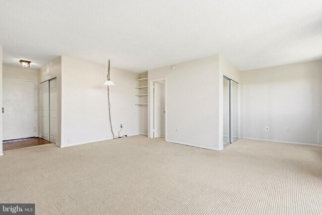 Building Photo - 2059 Huntington Ave
