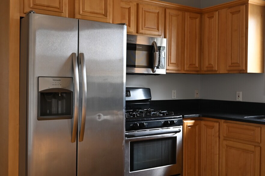 Kitchen - 301 68th St