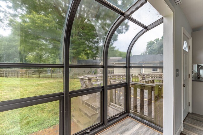 Building Photo - Spacious home located in a great neighborhood!