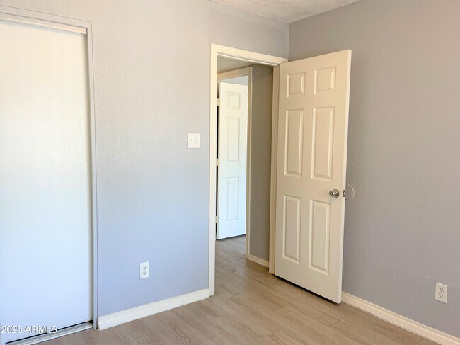 Building Photo - 5330 W Belleview St