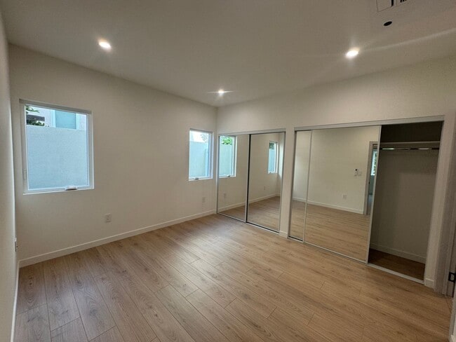 Building Photo - Spacious 1000 Sq. Ft. Single-Floor Back AD...