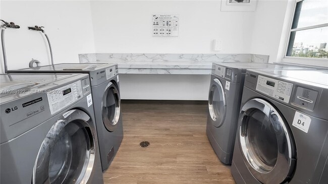 Building Photo - 300 Bayview Dr