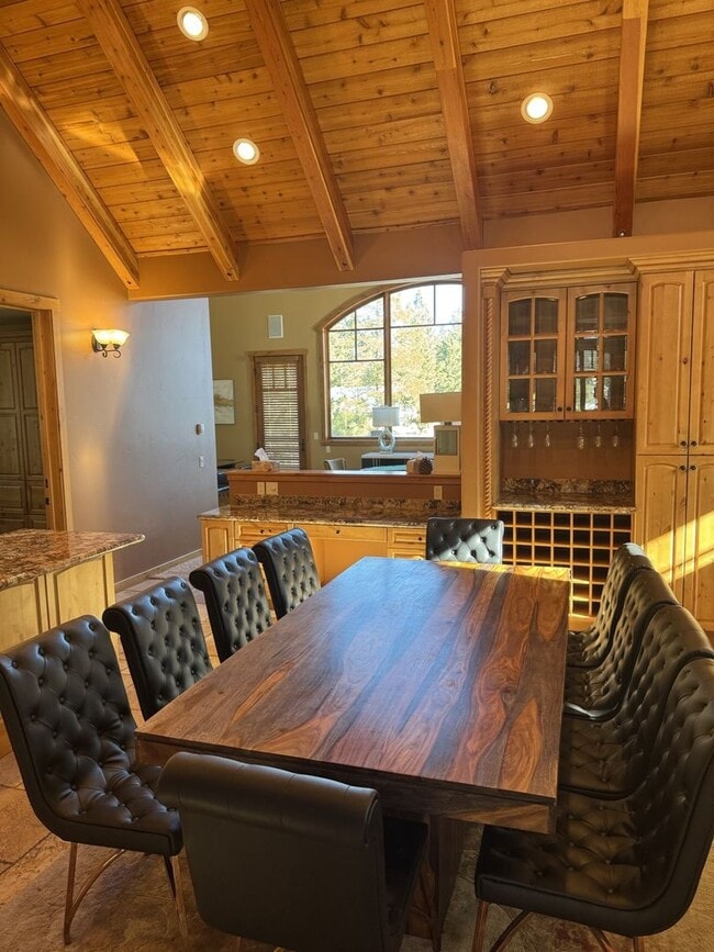 Building Photo - Luxury 5-Bedroom, 6-Bathroom Mountain Retreat – Hot Tub, Fireplaces, & More!